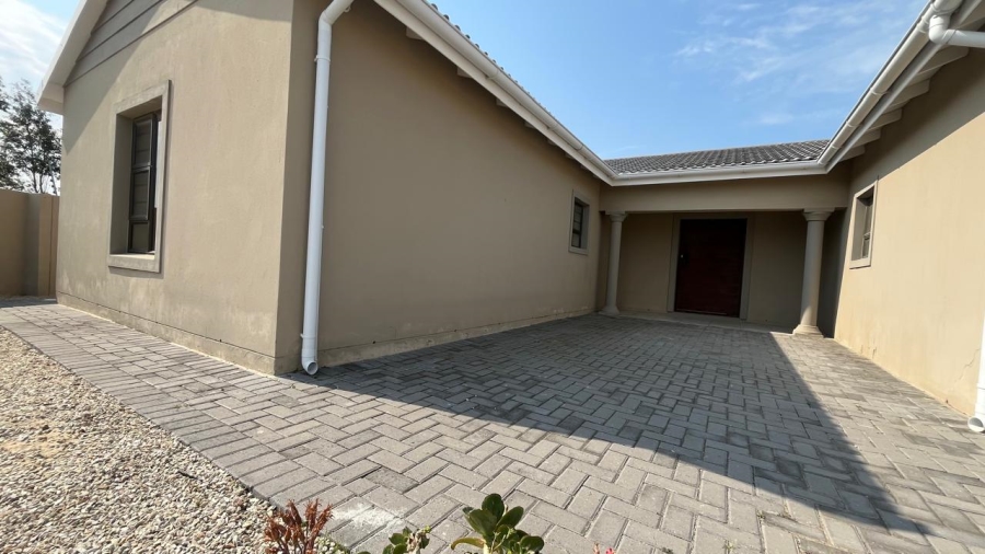 To Let 4 Bedroom Property for Rent in Fountains Estate Eastern Cape
